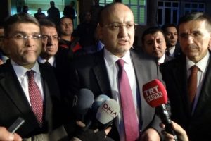 "Suriye k&uuml;resel g&uuml;&ccedil;lerin &ccedil;ekişmelerine kurban oluyor"