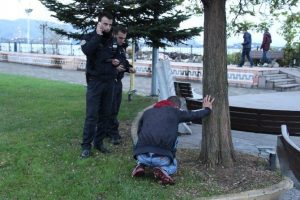 Alkol alıp sızan asker, inzibata teslim edildi