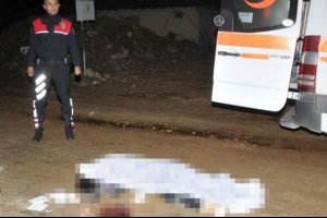 Antalya'da otomobilden atılan gen&ccedil; kız hayatını kaybetti