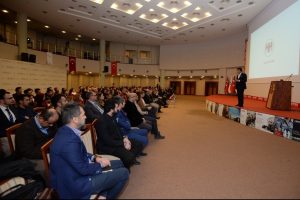 Yılın girişimcisi Bursa'da tecr&uuml;belerini aktardı