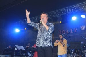 Selami Şahin'den m&uuml;zik ziyafeti...