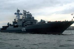 Rus gemisinden T&uuml;rk teknesine uyarı ateşi