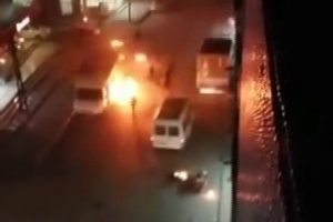 İstanbul'da PKK yandaşları ara&ccedil;ları ateşe verdi