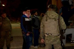 Suriye'den T&uuml;rkiye'ye ge&ccedil;meye &ccedil;alışan 15 kişi yakalandı