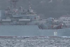 'Ceaser Kunikov' İstanbul Boğazı'ndan Karadeniz'e a&ccedil;ıldı