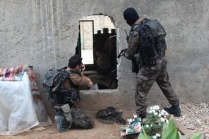 Mardin'de 5 ter&ouml;rist &ouml;ld&uuml;r&uuml;ld&uuml;