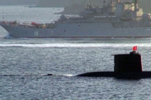 Rus savaş gemisine İstanbul Boğazı'nda denizaltılı takip