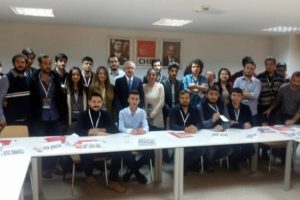 Kılı&ccedil;daroğlu'ndan CHP'li gen&ccedil;lere s&uuml;rpriz ziyaret