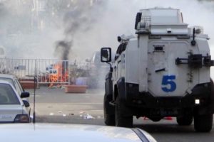 Yasaklı alana girmeye &ccedil;alışan vekillere m&uuml;dahale