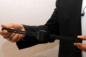 Kadına şiddete ilk elektronik kelep&ccedil;eler 3 erkeğe takıldı