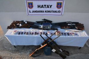 Hatay'da uyuşturucu ve silah operasyonu: 17 g&ouml;zaltı