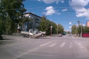 Aşırı s&uuml;rat yine &ouml;l&uuml;m getirdi
