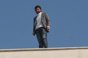 Eşi sığınma evine yerleşen koca &ccedil;atıya &ccedil;ıktı