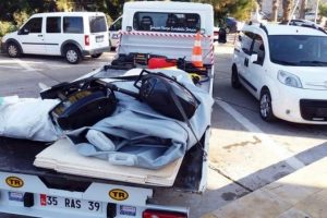 &Ccedil;eşme'de ka&ccedil;ak g&ouml;&ccedil;men operasyonu