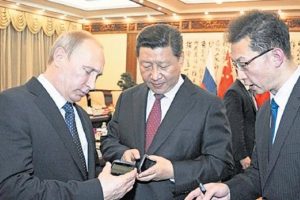 Putin'in '&ccedil;ift ekranlı' telefonu T&uuml;rkiye'de