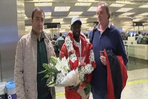 Şampiyon atlet Ali Kaya yurda d&ouml;nd&uuml;