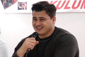 D&uuml;nya şampiyonu g&uuml;reş&ccedil;i Kayaalp: "Başarılı sporcu sadece kendini d&uuml;ş&uuml;nmemeli"