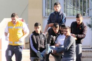 Lisede pompalı t&uuml;fekli kavga: 4 yaralı