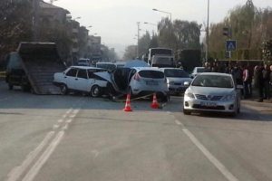 Sakarya'da zincirleme kaza: 1 &ouml;l&uuml;, 1 yaralı