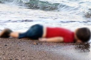 Aylan'ın y&uuml;rek burkan o fotoğrafını 12 saatte milyonlar g&ouml;rd&uuml;