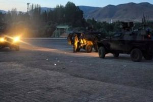 Jandarmaya ateş a&ccedil;an ter&ouml;rist vuruldu