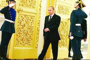 Putin'in sağ kolu niye oynamıyor