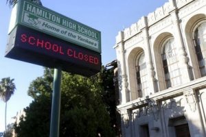 Los Angeles'ta 'okul kapattıran' ihbar sahte &ccedil;ıktı