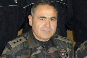 Şehit polis m&uuml;d&uuml;r&uuml;n&uuml;n babası ambulansla Ankara'ya g&ouml;t&uuml;r&uuml;ld&uuml;