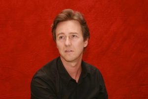 ABD'li &uuml;nl&uuml; akt&ouml;r Edward Norton'dan Suriyeli bilim adamı i&ccedil;in yardım kampanyası