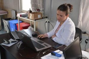 Hırsızlar sağlık merkezinden &ccedil;aldıkları bilgisayarları geri getirdi