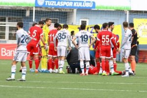 Fenerbah&ccedil;e ma&ccedil;ında sahaya taş yağmuru!
