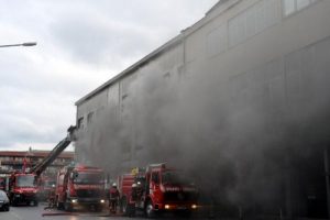 İstanbul'da kozmetik fabrikasında yangın