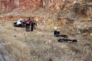 Yozgat'ta otomobil takla attı: 2 &ouml;l&uuml;