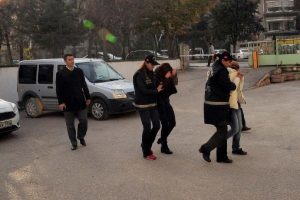 Tokat'ta başlık parası ve altın aldırıp dolandırdılar