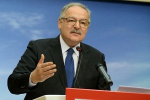 Ko&ccedil;: Tek kişinin iki dudağının arasından &ccedil;ıkan kararlarla