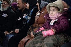 Şehit kızı babasının &ouml;zel harekat montunu giydi