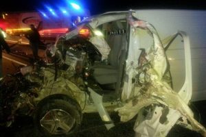 Kazada &ccedil;ift şeritli yol savaş alanına d&ouml;nd&uuml;