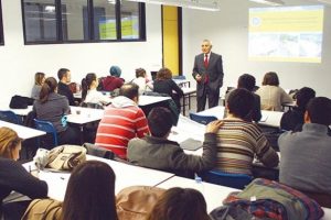Akademisyen a&ccedil;ığına '72 yaş' form&uuml;l&uuml;