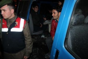 Akhisar'da 56 ka&ccedil;ak yakalandı