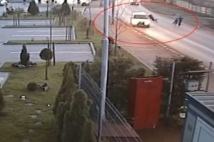 Bu kez yaya arabaya &ccedil;arptı