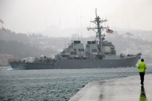 ABD savaş gemisi İstanbul Boğazı'ndan ge&ccedil;ti