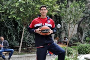 14 yaşında A takımda oynuyor