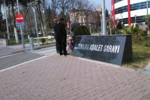 Oğlu i&ccedil;in 27 yıl hapis istenen anne intihar etmek istedi