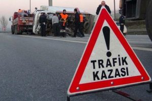 Bolu'da iki otomobil &ccedil;arpıştı: 1 &ouml;l&uuml;, 2 yaralı