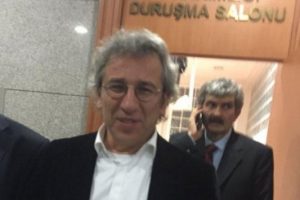 Can D&uuml;ndar 'tekzip yayınlamama' davasında beraat etti