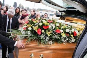 800 bin Euro miras dağıttı, aylardır g&ouml;m&uuml;lemiyor!