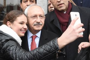 CHP lideri Mevlana'nın torunlarıyla buluştu