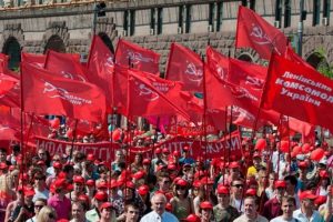 Kiev h&uuml;k&uuml;meti Ukrayna Kom&uuml;nist Partisi'ni yasakladı