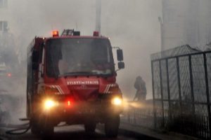 İstanbul'da ahşap bina alev alev yandı