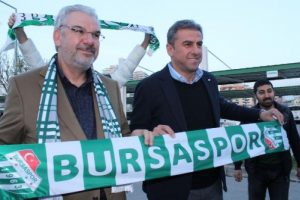 Hamza Hamzaoğlu Bursaspor'daki g&ouml;revine başladı